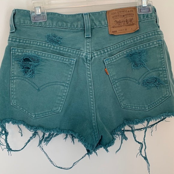 green levi shorts